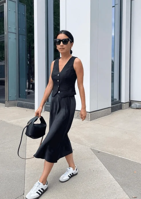 Modern Lines in a Monochromatic Look