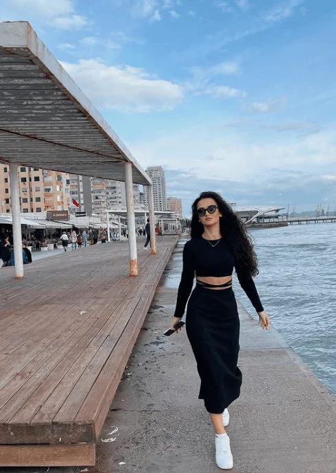 Sporty Elegance in Black