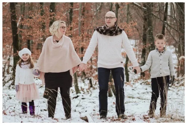 26 Winter Family Photoshoot Outfits to Keep You Warm and Camera-Ready